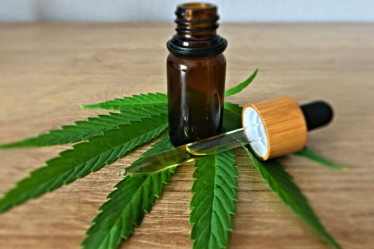 Canabidiol ajuda usuários a abandonar consumo de maconha, indica estudo