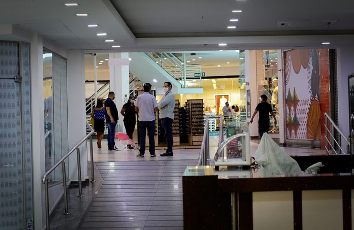 Shoppings e restaurantes vão poder atender até às 22h no Dia dos Pais