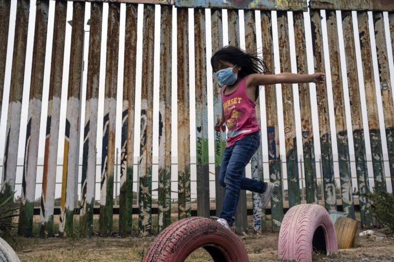 Crianças e jovens com Covid-19 têm carga viral superior à de adultos hospitalizados, diz estudo dos EUA