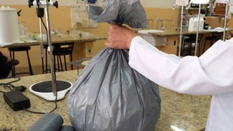 Saco de lixo desenvolvido no Brasil é capaz de eliminar Covid-19