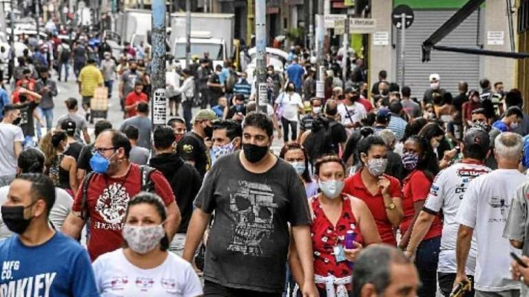 Taxa de transmissão brasileira do vírus é a menor desde abril