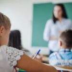 ALUNO-ESTUDANTE-ESCOLA-PROFESSOR-696×464