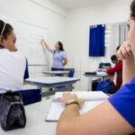 Aluno-em-sala-de-aula-696×464