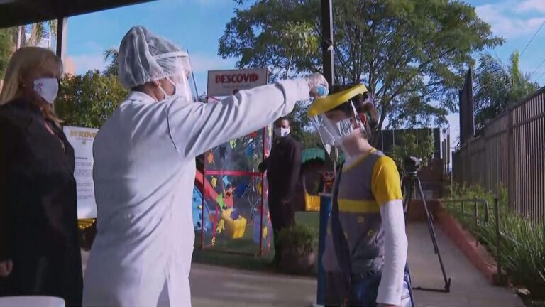 Salas cheias e poucos professores jovens são desafios para volta às aulas