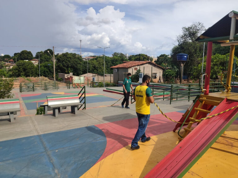 Equipe de Esporte isola equipamentos comunitários de áreas públicas para evitar contágio