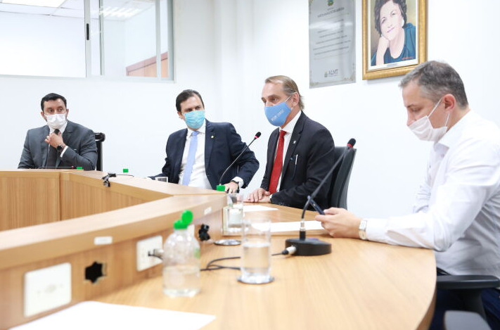 MT- Deputados estaduais reprovam projeto de antecipação de feriado