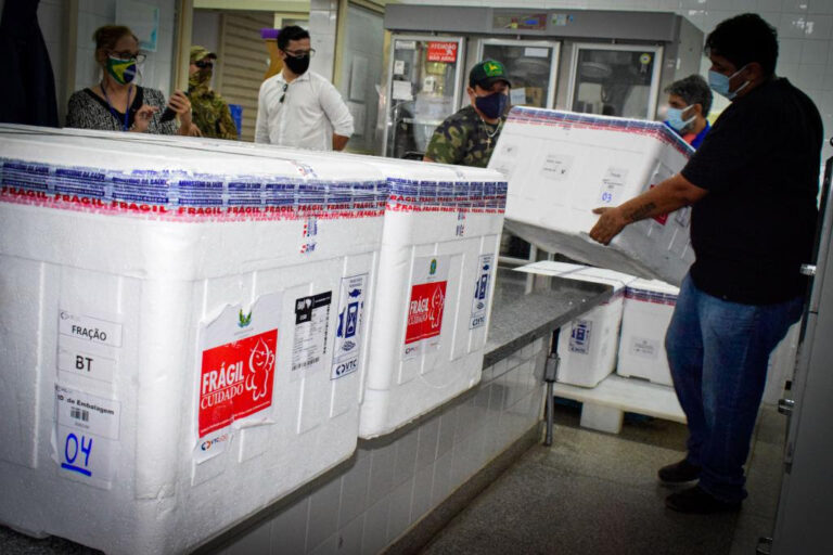 Colegiado define como serão distribuídas 54,9 mil doses de vacina contra Covid-19
