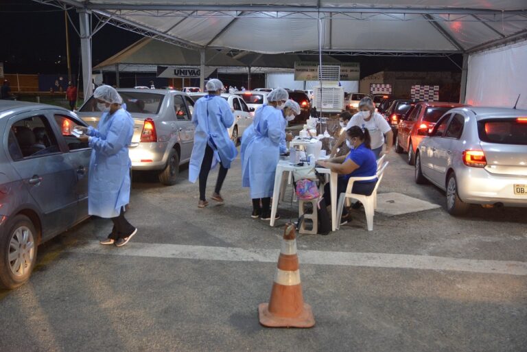 VÁRZEA GRANDE ANUNCIA VACINAÇÃO PARA PROFISSIONAIS DA EDUCAÇÃO NESTE SÁBADO