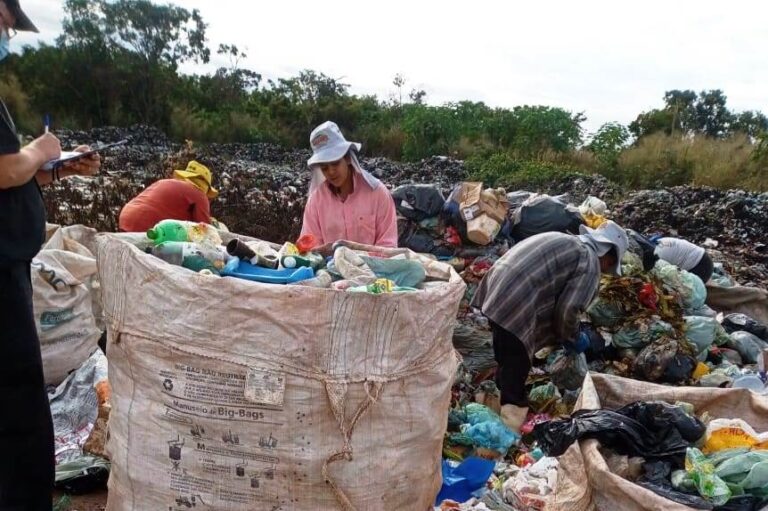 Fiscalização do Trabalho flagra 10 menores catando material reciclável em lixões de cidades do Médio Norte de MT