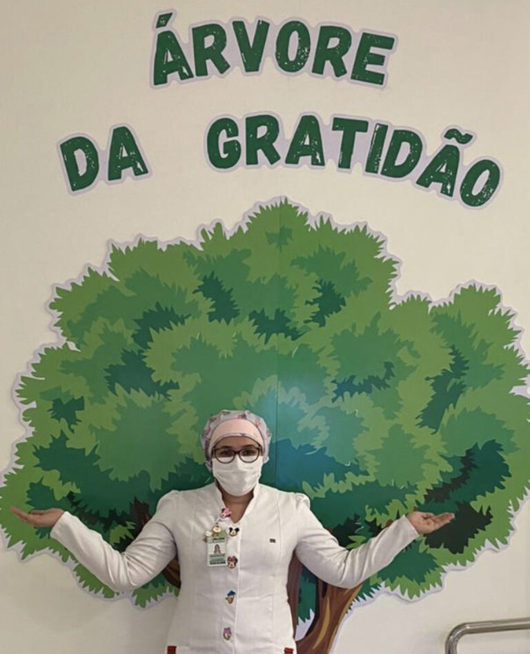 Árvore da Gratidão traz mensagens de incentivo à higienização das mãos