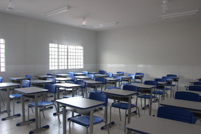 Governo suspende retorno das aulas no sistema híbrido até fim do 1º semestre