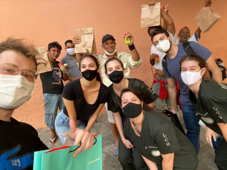 Jovens do “Ressignifica pro bem” usam rede social para ajudar pessoas em situação de rua de Cuiabá e SP