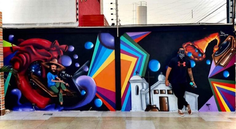 Artista de MT faz sucesso após cantor Rodolffo usar boné criado por ele