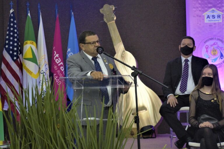 FAMÍLIA ROTÁRIA – Governador e novos presidentes do Distrito 4440 do Rotary são empossados em MT