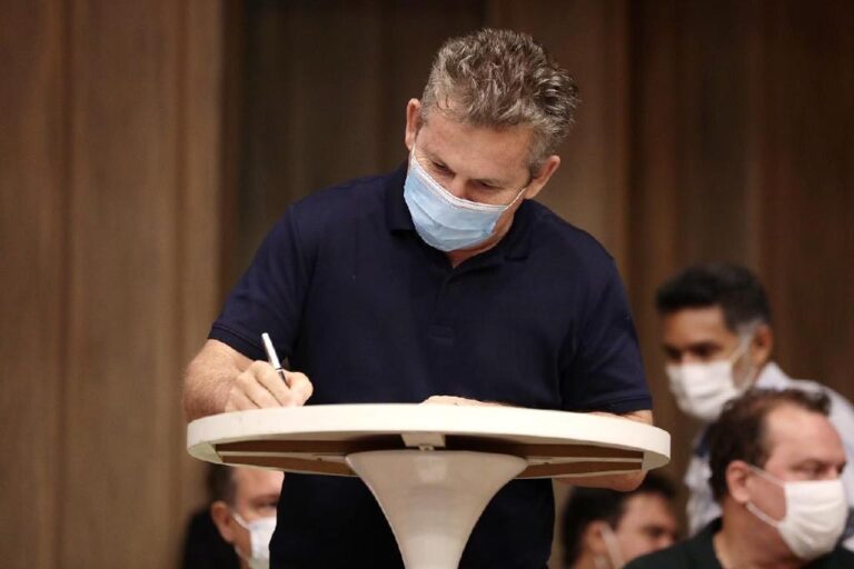 Em Barra do Garças, governador assina convênio para reforma e ampliação do hospital municipal