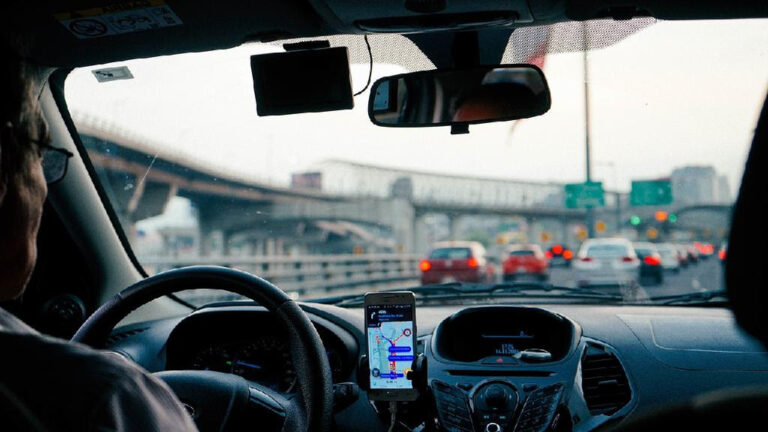 Motoristas beneficiados que pagaram IPVA 2021 terão crédito para próximo ano