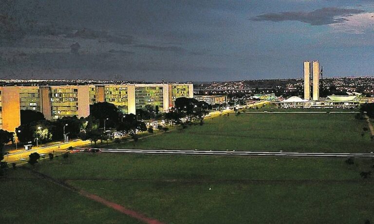 Comissão da Câmara aprova texto-base da reforma administrativa