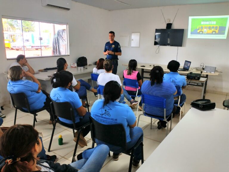 Secretaria de Trânsito capacita monitores do transporte escolar de Sinop