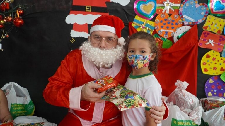 CDL entrega mais de 400 brinquedos para crianças de escola municipal Por Julio Tabile/Comunicação CDL