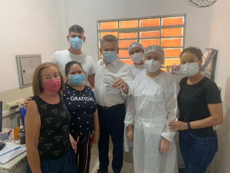 Governador toma 3ª dose e incentiva população: “Isso salva vidas”