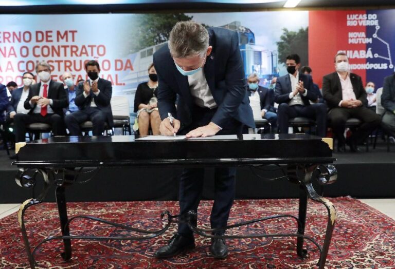 Governo assina contrato da primeira ferrovia estadual e leva trilhos para Cuiabá, Nova Mutum e Lucas do Rio Verde