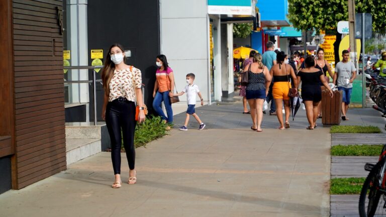 Pesquisa da CDL aponta que empresários esperam aumentar vendas com queima de estoque em janeiro