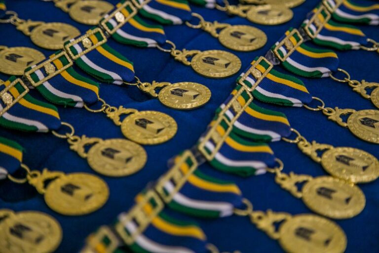 PM concede honraria à secretária de Comunicação de MT