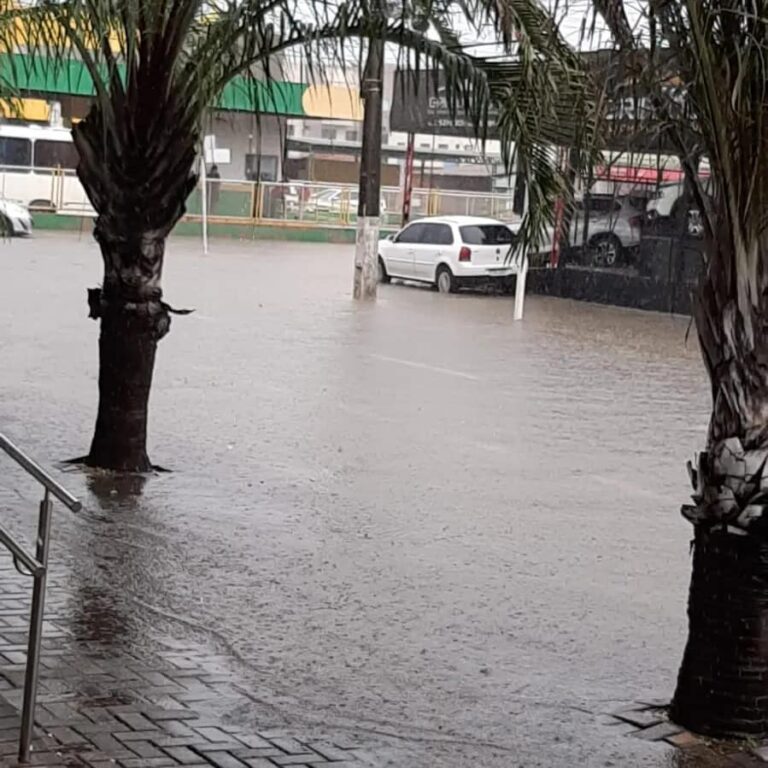 Prefeitura de Sinop oferece suporte e intensifica ações após chuva intensa na manhã de hoje (17)