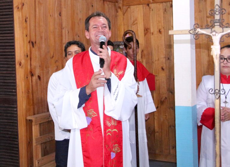 Igreja afasta padre preso por suspeita de estupro de crianças e adolescentes