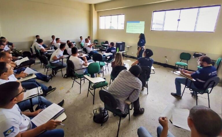 Detran instrui policiais militares sobre o uso do etilômetro