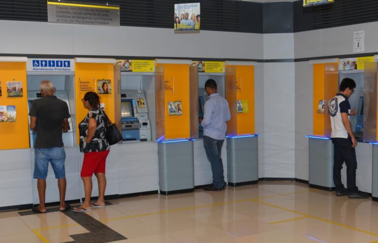 Governo paga salários dos servidores estaduais nesta sexta-feira (29)