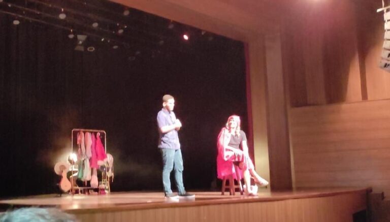 Adolescentes do Sistema Socioeducativo assistem peça de teatro pela primeira vez