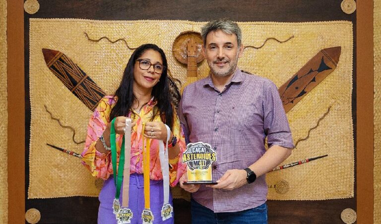 Seduc recebe professora da rede estadual que coordena projeto em parceria com a NASA