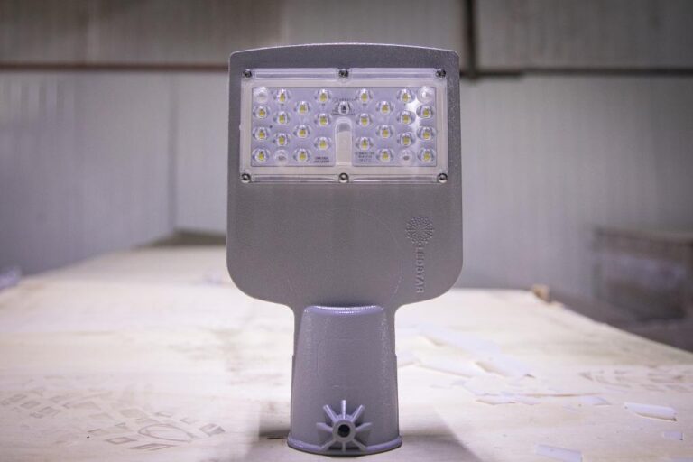 Governo formaliza convênios com prefeituras para entregar lâmpadas de LED