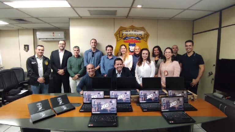 Entrega de notebooks fortalece avanços tecnológicos da Polícia Civil em todo estado