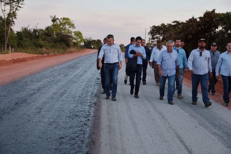 “Estamos vivendo um momento histórico, esse asfalto era o sonho de toda população”, destaca prefeito de Apiacás sobre obra na MT-206