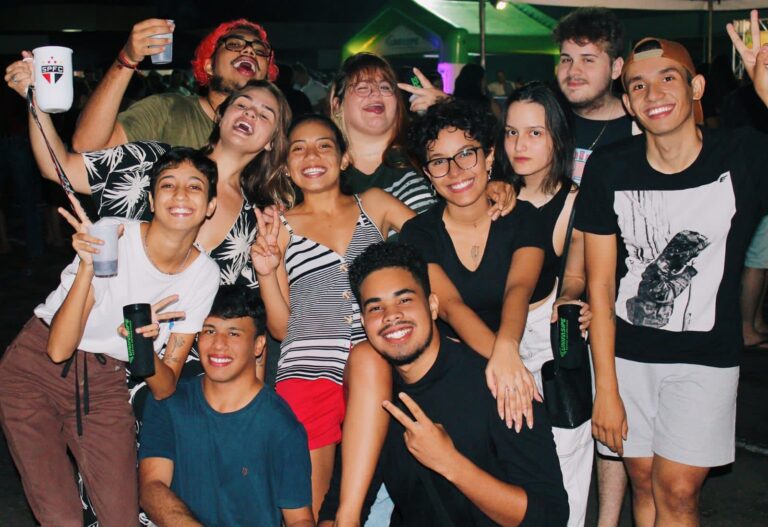 Acadêmicos de Jornalismo inovam e preparam tema inédito para a barraca Jorna Millions na Festa do Milho