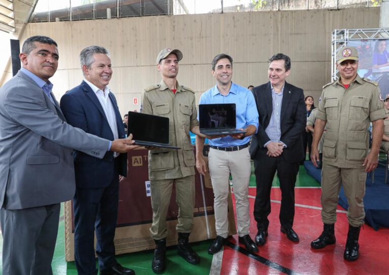 Governador: “Chromebooks e TVs vão melhorar a aprendizagem e conectar nossos estudantes ao mundo”