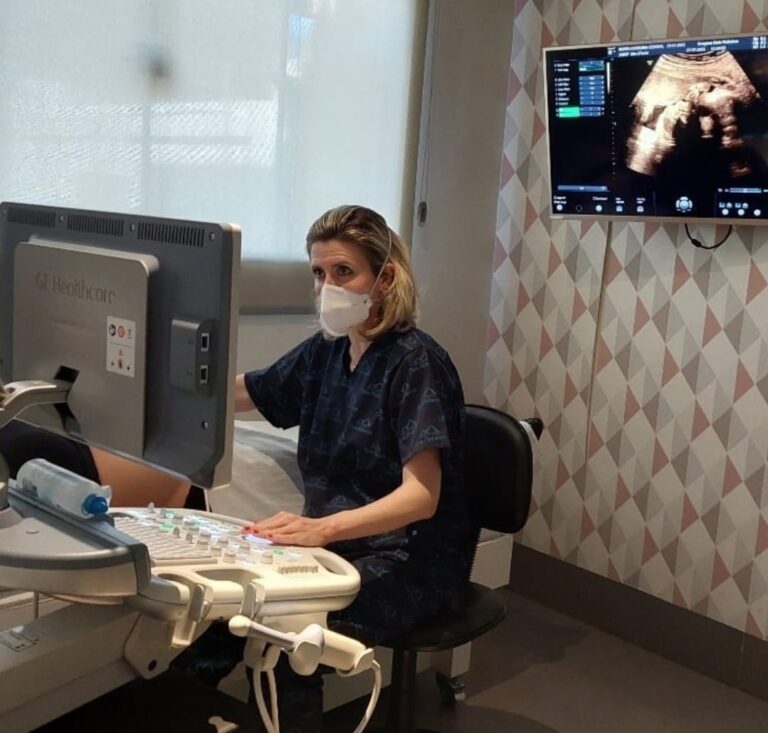 Tenha uma gestação mais segura: exames tecnológicos podem detectar os riscos de mais de 60 síndromes diferentes, dentre elas, a Síndrome de Down