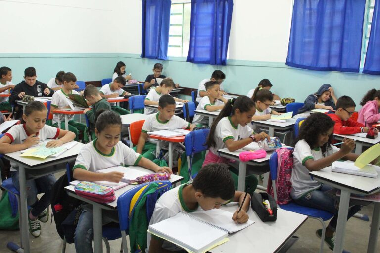 Dorner prioriza investimentos na educação e assina contrato para construção de escola em tempo integral
