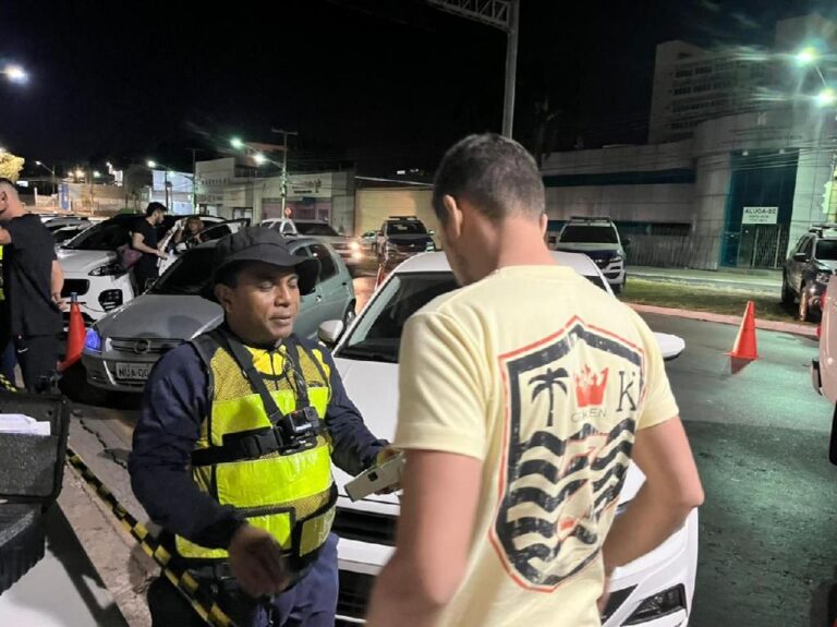 Em avenida da capital 9 motoristas acabam presos em flagrante por embriaguez ao volante