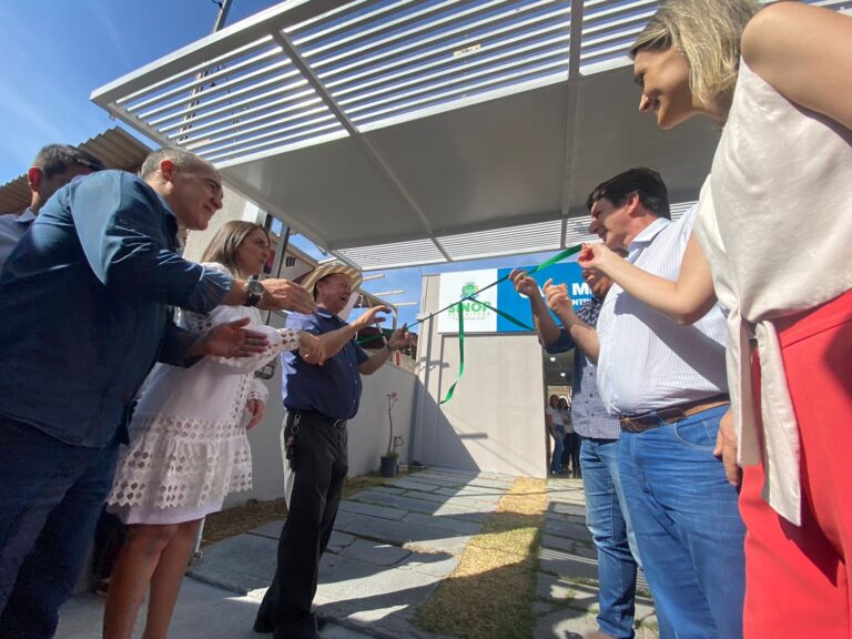 Dorner inaugura novo prédio do CAPS e faz entrega de ambulância para saúde