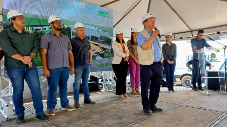 Dorner assina ordem de serviço e escola em tempo integral começa a ser construída