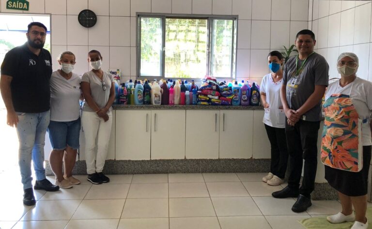 Lar Vicentino recebe produtos de limpeza arrecadados pelo Shopping Sinop