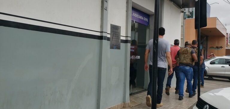 Operação cumpre mandado de busca contra grupo suspeito pela morte de advogado em MT