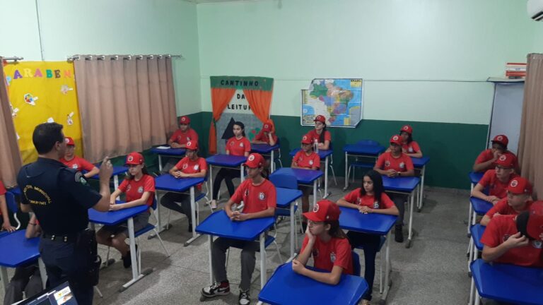 Secretaria faz palestra sobre educação e segurança no trânsito para alunos do projeto Bombeiros do Futuro