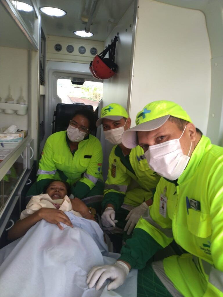 Mulher dá à luz a caminho de consulta pré-natal em rodovia de MT e recebe ajuda de socorristas