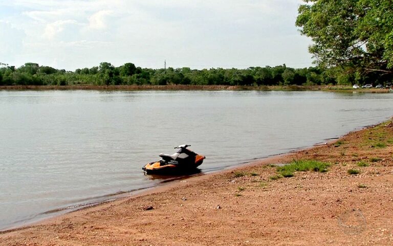 Jovem desaparece na Lagoa Trevisan, em Cuiabá; bombeiros fazem buscas