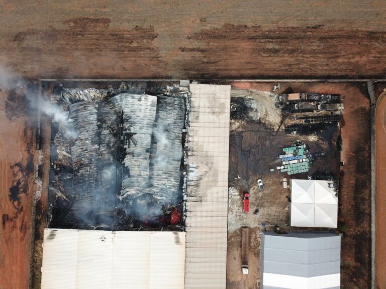 Empresa afirma que ‘volume baixo’ de defensivos agrícolas foi queimado por incêndio em armazém de Sorriso (MT)