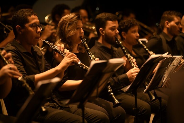 Orquestra apresenta grandes clássicos da música com seis coreografias inéditas